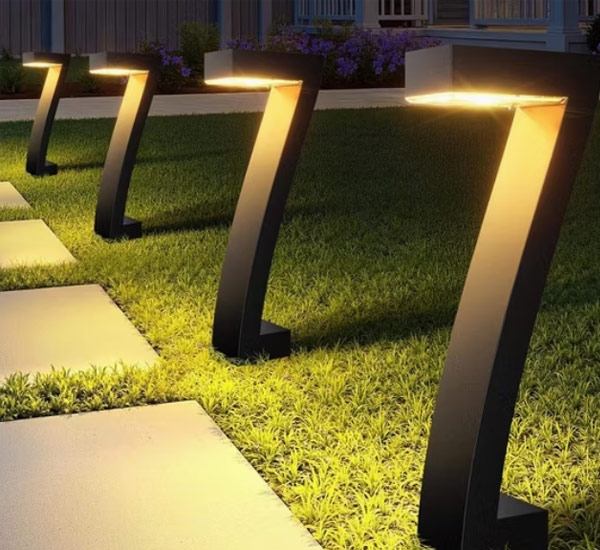 Dusk to Dawn Solar Garden Lights.jpg