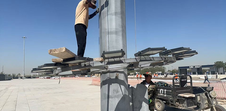 motorized-high-mast-lighting-system.jpg