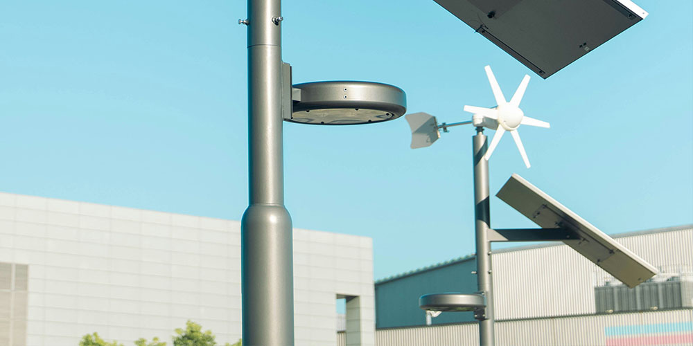 Off-grid solar lighting solution for road projects