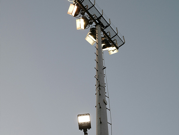 Which Is More Stable: Round or Octagonal Street Light Poles?